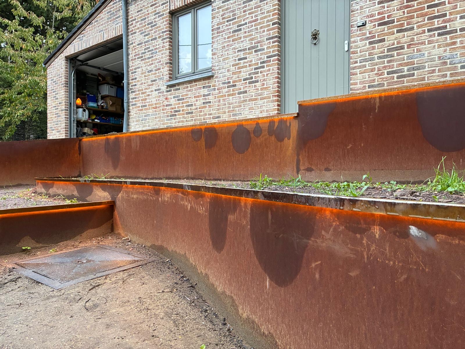 Murets de soutènement en acier Corten avec éclairage LED